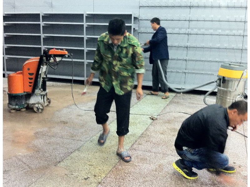 磨地板